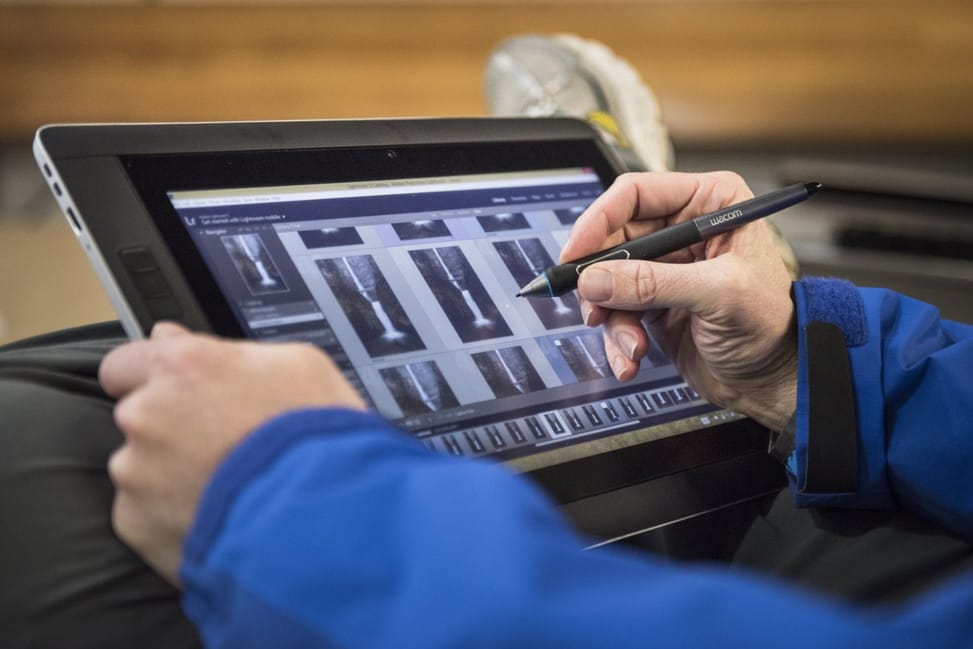 Tablette graphique Wacom Cintiq 27QHD Creative Pen &Touch Display 27" (DTH-2700)