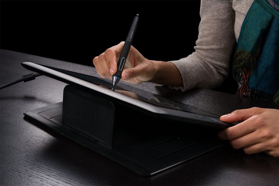 Tablette graphique Wacom Cintiq 27QHD Creative Pen &Touch Display 27" (DTH-2700)