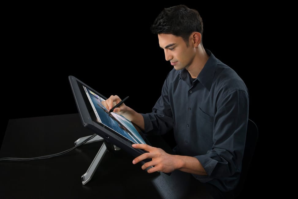 Tablette graphique Wacom Cintiq 27QHD Creative Pen &Touch Display 27" (DTH-2700)