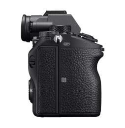 Appareil photo hybride Sony Alpha 7 III boîtier nu (ILCE-7M3)
