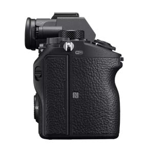Appareil photo hybride Sony Alpha 7 III boîtier nu (ILCE-7M3)