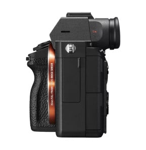 Appareil photo hybride Sony Alpha 7 III boîtier nu (ILCE-7M3)
