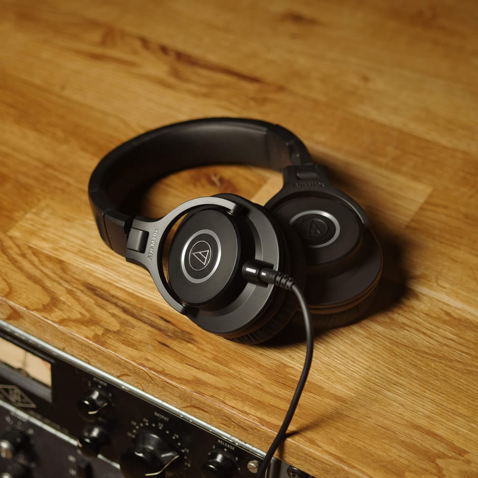 سماعة رأس احترافية لمراقبة الاستوديو Audio-Technica ATH-M40X، استجابة مسطحة – صورة 7