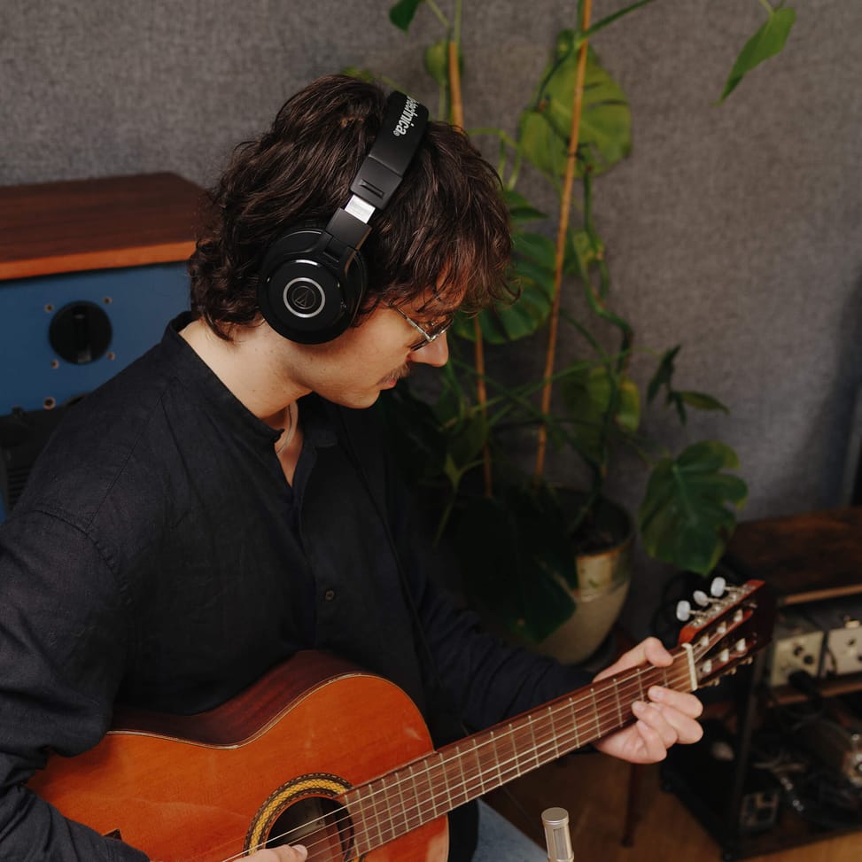 سماعة رأس احترافية لمراقبة الاستوديو Audio-Technica ATH-M40X، استجابة مسطحة – صورة 9