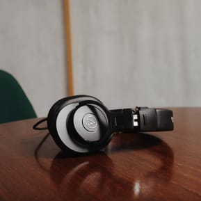 سماعة رأس استوديو مغلقة للمراقبة Audio-Technica ATH-M30X باستجابة ممتدة — صورة 5
