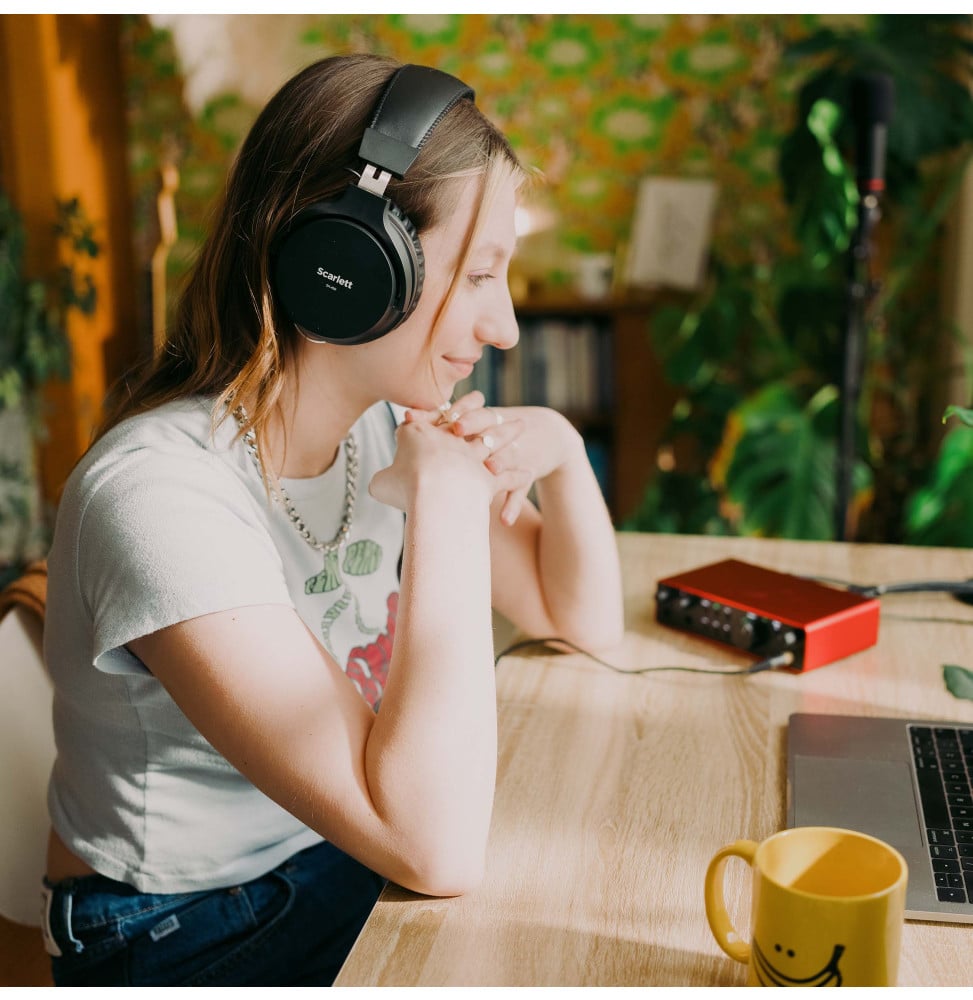 Pack d'enregistrement Focusrite Scarlett Solo Studio 4e génération : interface, micro et casque – vue 7