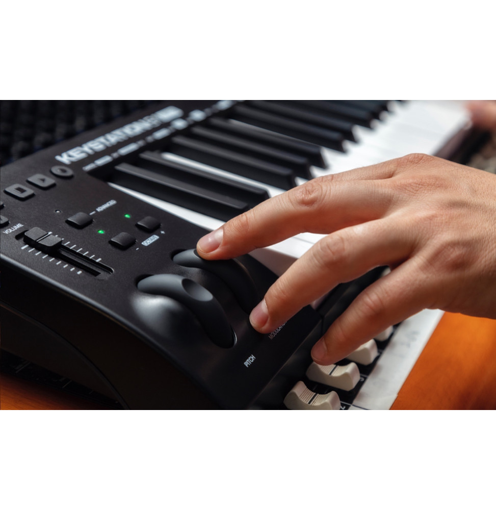 لوحة مفاتيح تحكم MIDI من M-Audio Keystation 61 MK3 - 61 مفتاحًا نصف مثقل، مخرج MIDI بخمسة أطراف – صورة 4