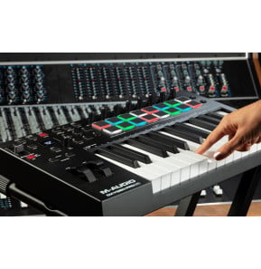 Clavier maître USB-MIDI M-Audio Oxygen Pro 25 - 25 touches semi-lestées, 16 pads RVB, écran OLED — image 6