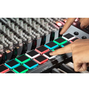 Clavier maître USB-MIDI M-Audio Oxygen Pro 25 - 25 touches semi-lestées, 16 pads RVB, écran OLED — image 7