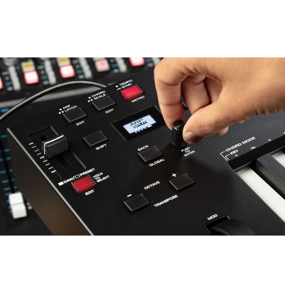 Clavier maître USB-MIDI M-Audio Oxygen Pro 25 - 25 touches semi-lestées, 16 pads RVB, écran OLED – vue 8