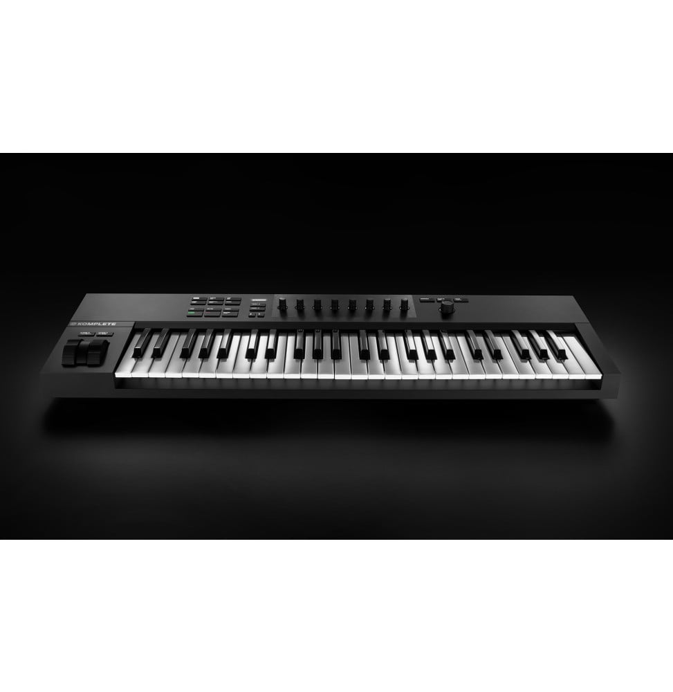 Clavier maître USB-MIDI Native Instruments Komplete Kontrol A49 - 49 touches semi-lestées, écran OLED, NKS – vue 3
