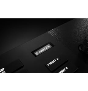 لوحة مفاتيح رئيسية USB-MIDI Native Instruments Komplete Kontrol A49 - 49 مفتاحًا شبه مثقل، شاشة OLED، NKS — صورة 7