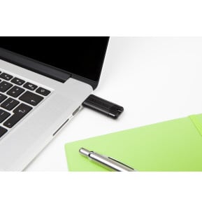 Verbatim PinStripe 128 GB USB 3.2 Gen 1 retractable USB flash drive, black (49319) — image 4
