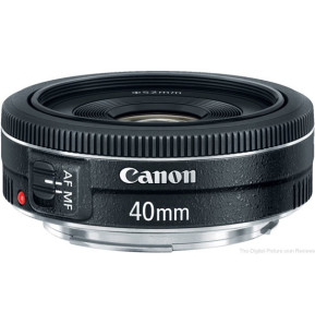 Reflex Canon EOS 700D + Objectif Canon EF-S 18-135mm STM + Objectif Canon EF 40mm f/2,8 STM