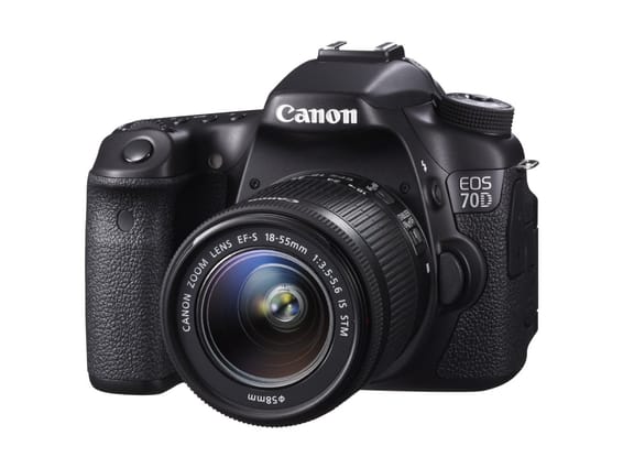 Reflex Canon EOS 70D + Objectif Canon EF-S 18-55mm f/3.5-5.6 IS STM