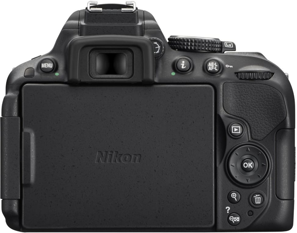Reflex Nikon D5300 + Objectif AF-S DX Nikkor 18-55mm f/3.5-5.6G VR