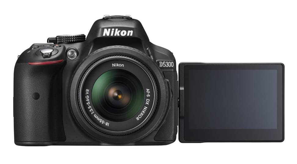 Reflex Nikon D5300 + Objectif AF-S DX Nikkor 18-55mm f/3.5-5.6G VR
