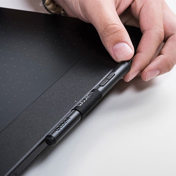 Tablette graphique Filaire Wacom Intuos Pen & Touch Creative Medium (CTH-680SS)