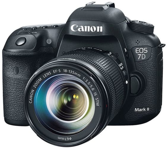 Appareil photo Reflex Canon EOS 7D Mark II - 18-135 IS STM (9128B137AA)
