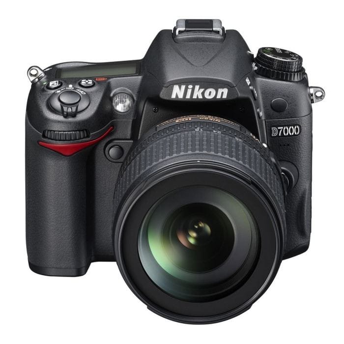 Reflex Nikon D7000 + 18-55 VR