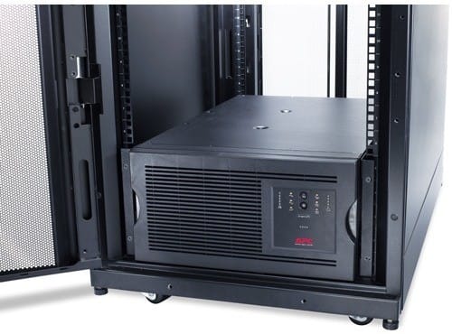 Onduleur Line Interactive Haute Fréquence avec Stabilisateur de tension APC Smart-UPS 5000VA Convertible Rack/Tower