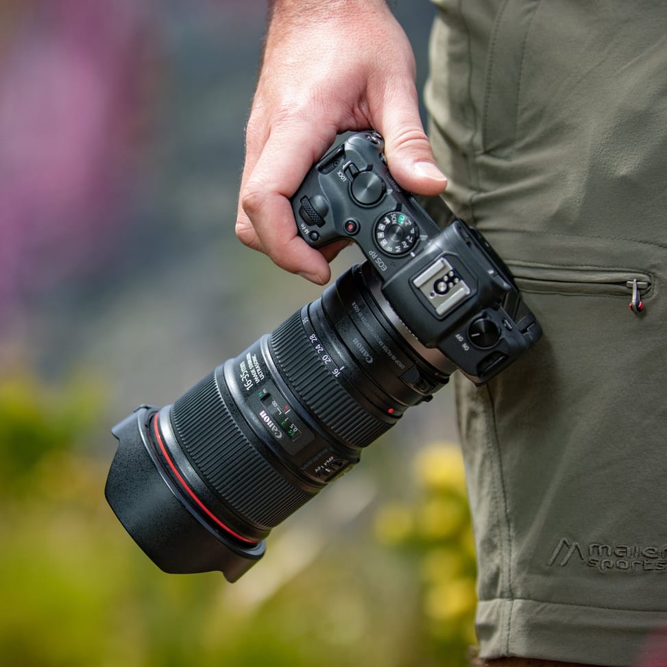 Reflex Canon EOS RP Boîtier et bague d'adaptation monture EF-EOS R (3380C023AA)