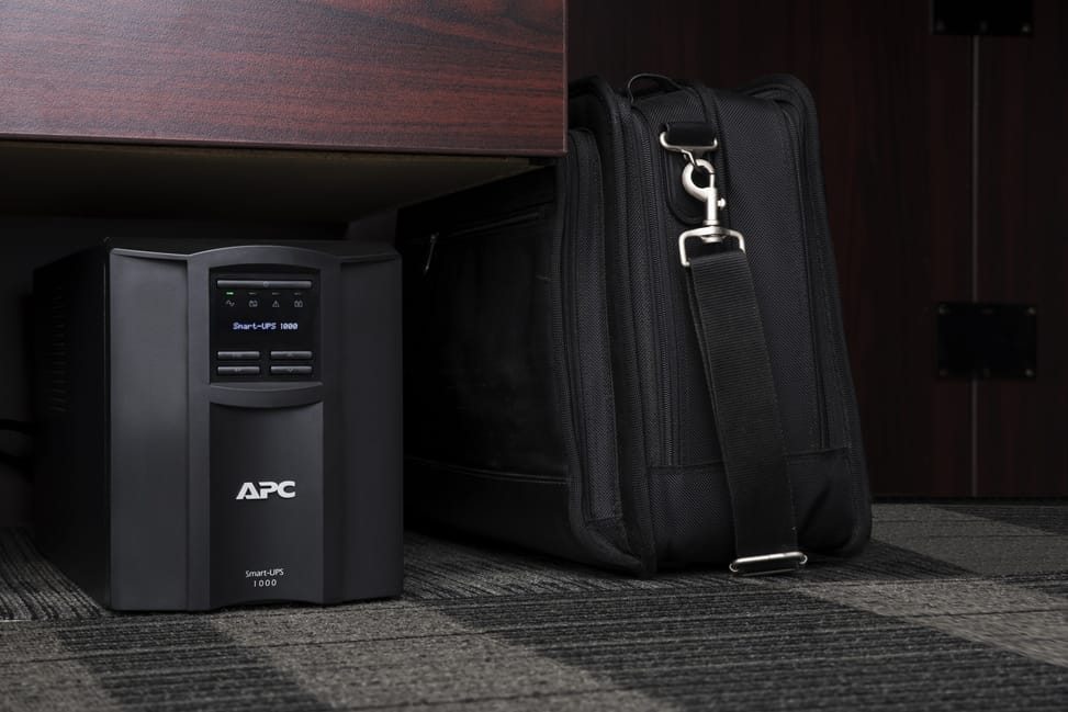APC Smart-UPS 1000VA Line-Interactive UPS - 230V (SMT1000IC) — image 3