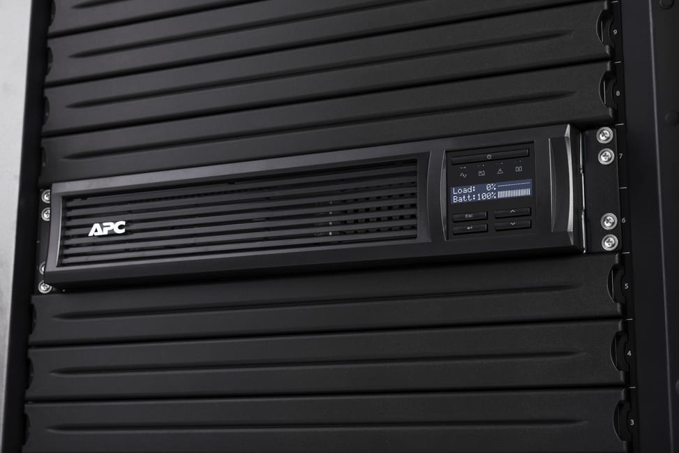 APC Smart-UPS 1500VA LCD RM 2U 230V with Network   (SMT1500RMI2UC)