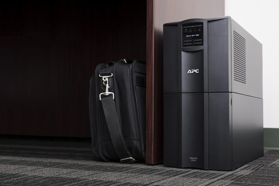 APC Smart-UPS SMT 3000 VA Line-Interactive UPS - 230V (SMT3000IC) — image 2