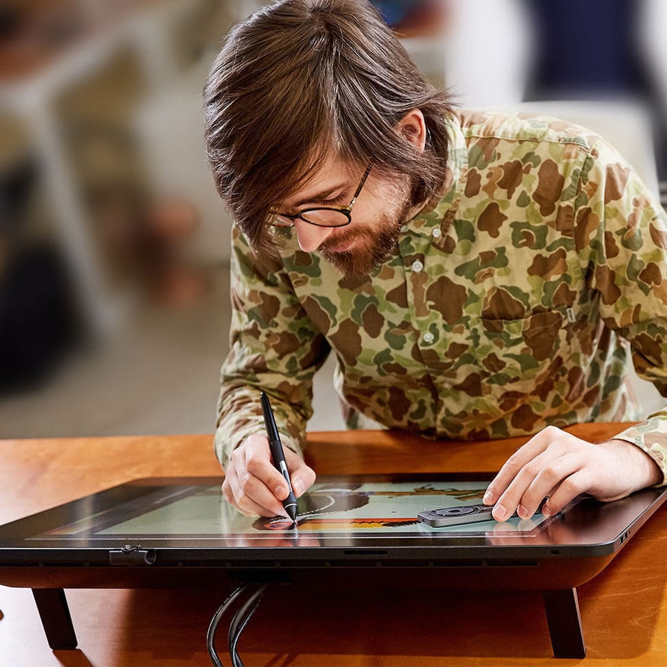 Wacom Cintiq Pro 24 Interactive Pen Display: Graphics Tablet with 23.6" 4K screen (DTK-2420) — image 9