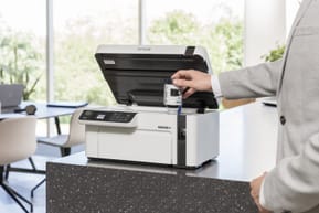 Epson EcoTank M2120 Imprimante multifonction monochrome à réservoirs rechargeables (C11CJ18403) — image 7