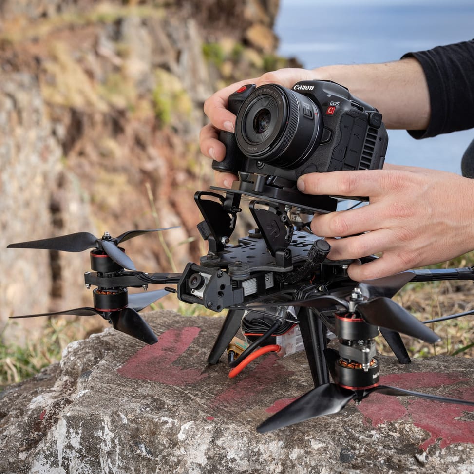 Appareil photo hybride Canon EOS R5 C Caméra Cinema EOS boîtier nu (5077C003AA)