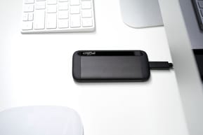 Disque dur portable Crucial X8 SSD 1 To (CT1000X8SSD9) — image 2