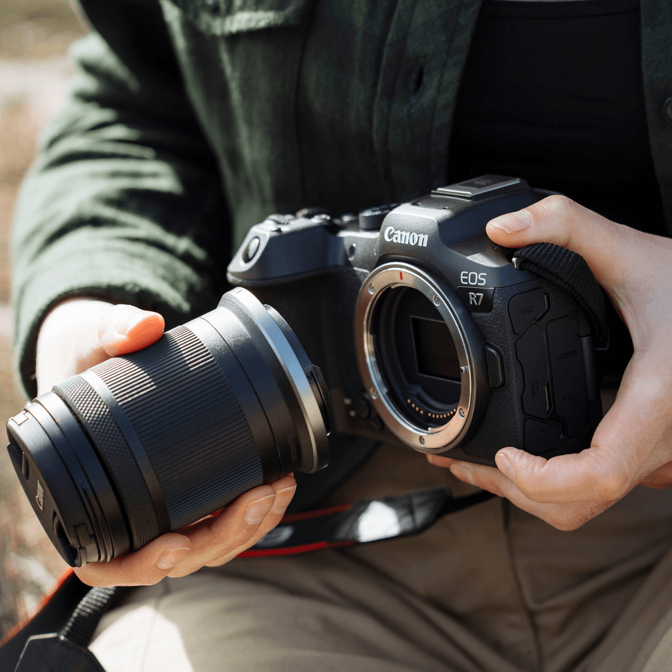 Appareil photo hybride Canon EOS R7 boîtier nu (5137C003AA) — image 9
