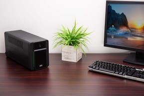 Onduleur Line-interactive APC Easy UPS BVX1600LI-GR - 900 W / 1600 VA - 4 prises Fr (Schuko) — image 4