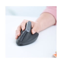 Logitech Souris ergonomique avancée MX Vertical MX Vertical Advanced Ergonimic Mouse, RF + Bluetooth + USB-C  (910-005448)
