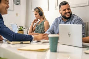 POLY Micro-casque Voyager Surround 80 UC USB-C certifié Microsoft Teams + adaptateur USB-C/A (8G7U0AA) — image 8