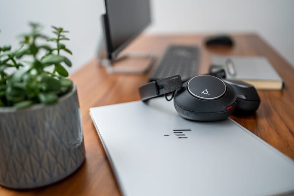 POLY Micro-casque Voyager Surround 80 UC USB-C certifié Microsoft Teams + adaptateur USB-C/A (8G7U0AA) — image 11