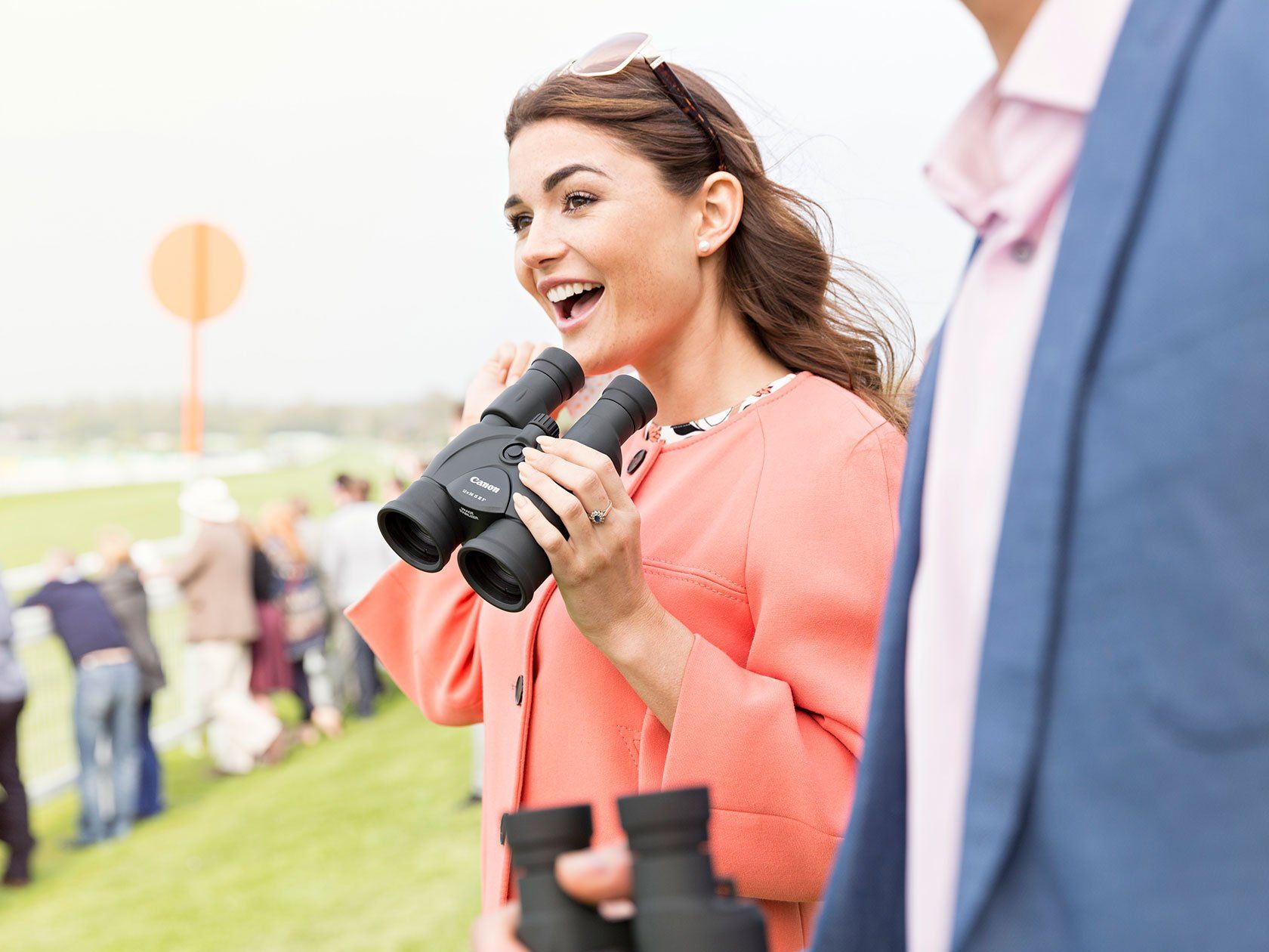 9526B005_Canon-12x36-Binoculars_03