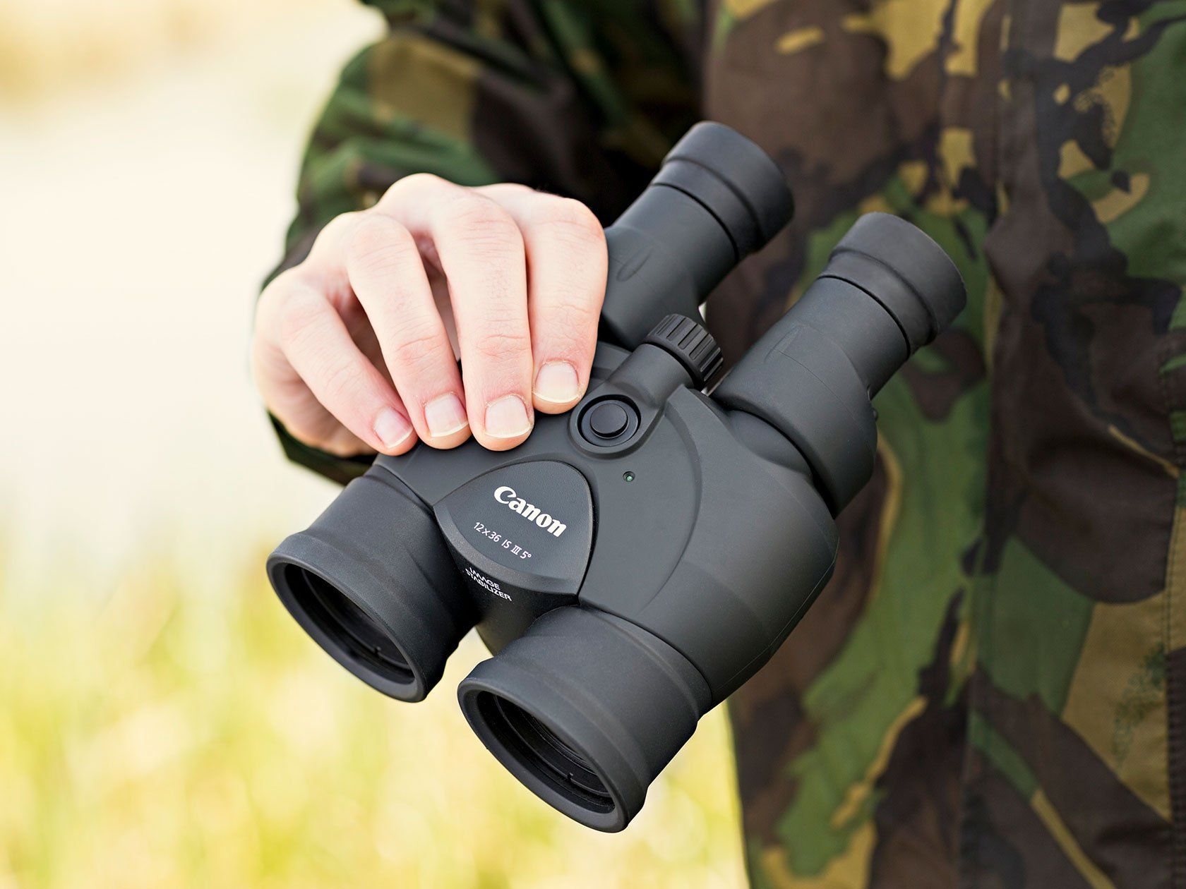 9526B005_Canon-12x36-Binoculars_04