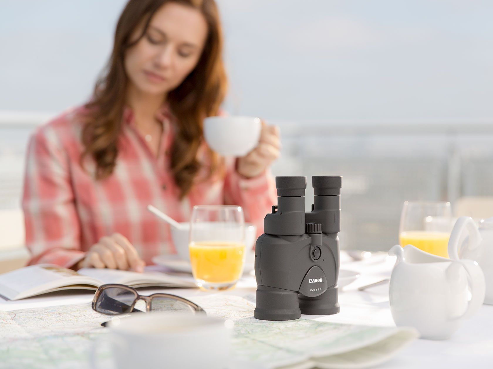 9526B005_Canon-12x36-Binoculars_05