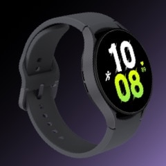 Un clich&eacute; de trois quarts d'un appareil Graphite Galaxy Watch5 avec un groupe qui&rsquo;s ferm&eacute;.