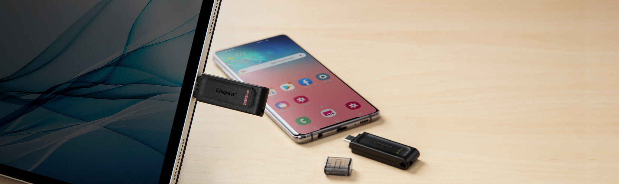 Image d'une DT70 avec tablette et t&eacute;l&eacute;phone USB-C