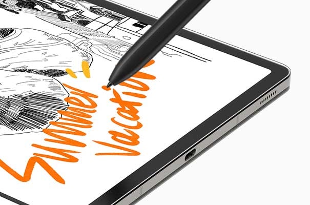 Gros plan sur un S Pen dessinant sur l&rsquo;&eacute;cran d&rsquo;une Galaxy Tab S9.