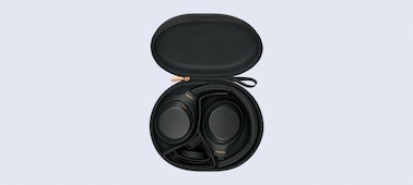Casque WH-1000XM4 dans une housse de transport avec un câble