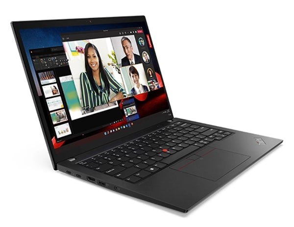 Portable Lenovo ThinkPad T14s Gen 4, ouvert à 90 degrés, légèrement incliné pour montrer les ports du côté gauche, le clavier et un appel vidéo à l’écran.
