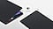 Deux appareils Galaxy Tab S9 &eacute;quip&eacute;s d'un Book Cover Hybride sont vus &agrave; plat. La housse de l'un des appareils est l&eacute;g&egrave;rement ouverte avec l'&eacute;cran allum&eacute; pour pr&eacute;senter la fonction de r&eacute;veil automatique. L'autre est &eacute;teint et la housse est abaiss&eacute;e.