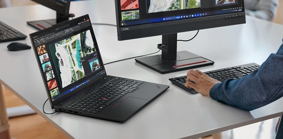 Ordinateur portable Lenovo ThinkPad T16 Gen 3 (16'' Intel) — utilisé sur un bureau avec un moniteur Lenovo et un clavier/souris sans fil