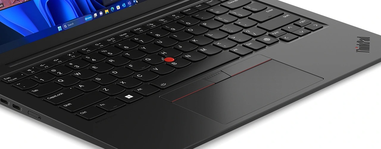 Vue rapprochée du clavier avec TrackPad et TrackPoint sur le PC portable Lenovo ThinkPad X1 Carbon Gen 12.
