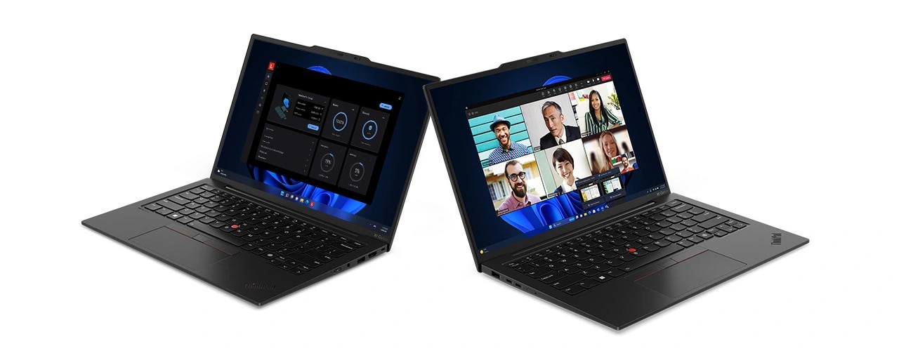 Deux PC portables Lenovo ThinkPad X1 Carbon Gen 12 ouverts à 90 degrés. L’un avec diverses applications ouvertes et l’autre avec une vidéoconférence.
